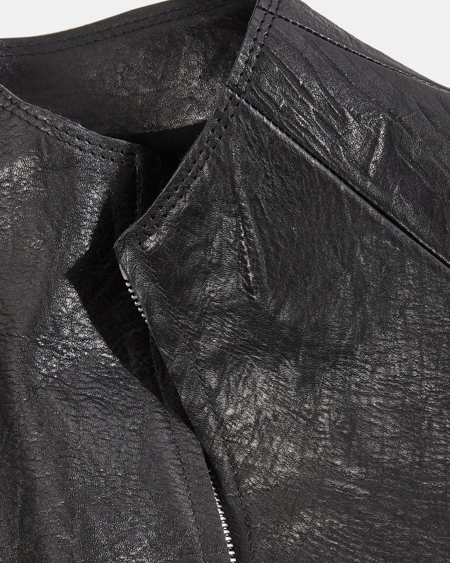 J05 Black Horse Shoulder Raglan