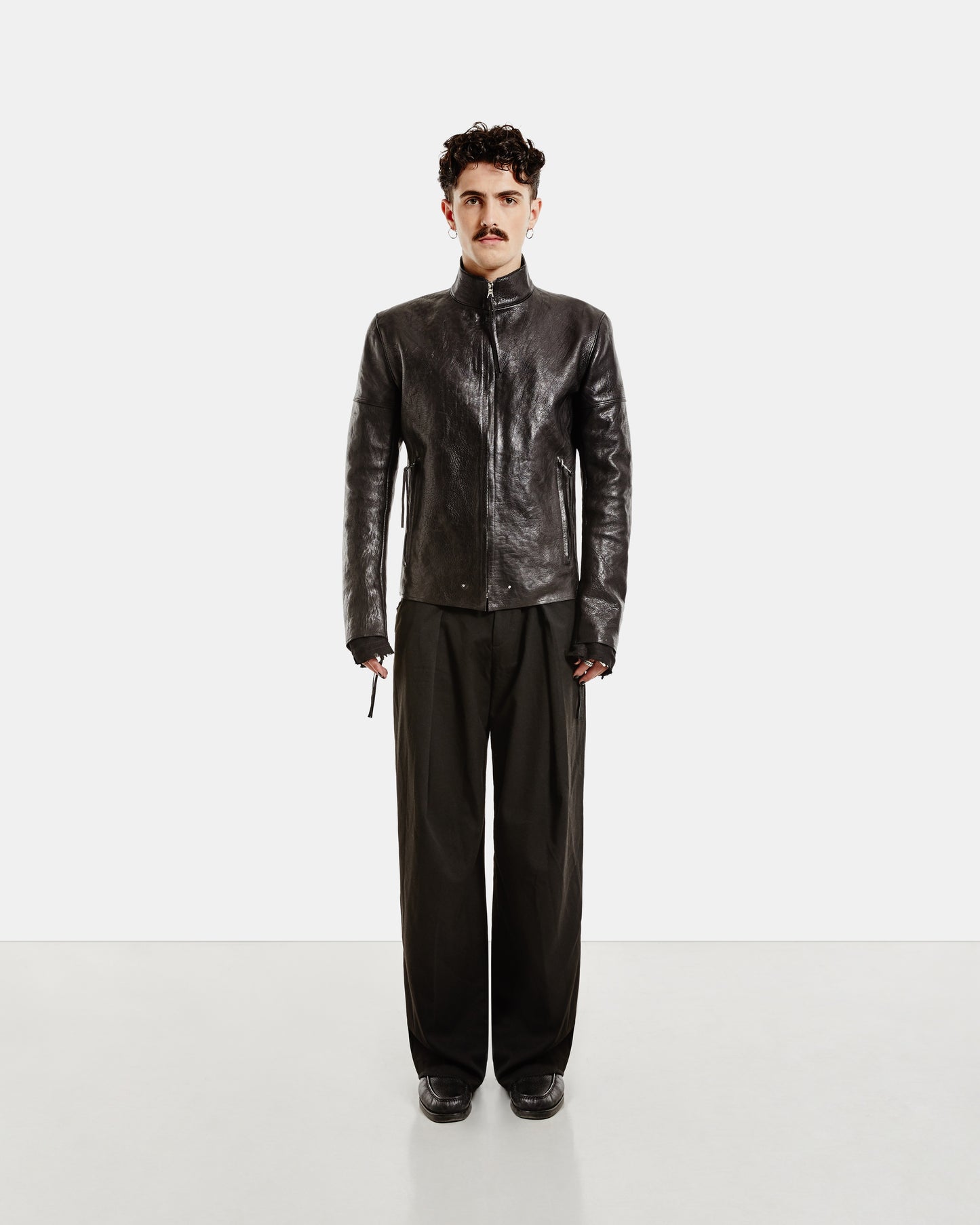 J03 Black Horse Shoulder Racer