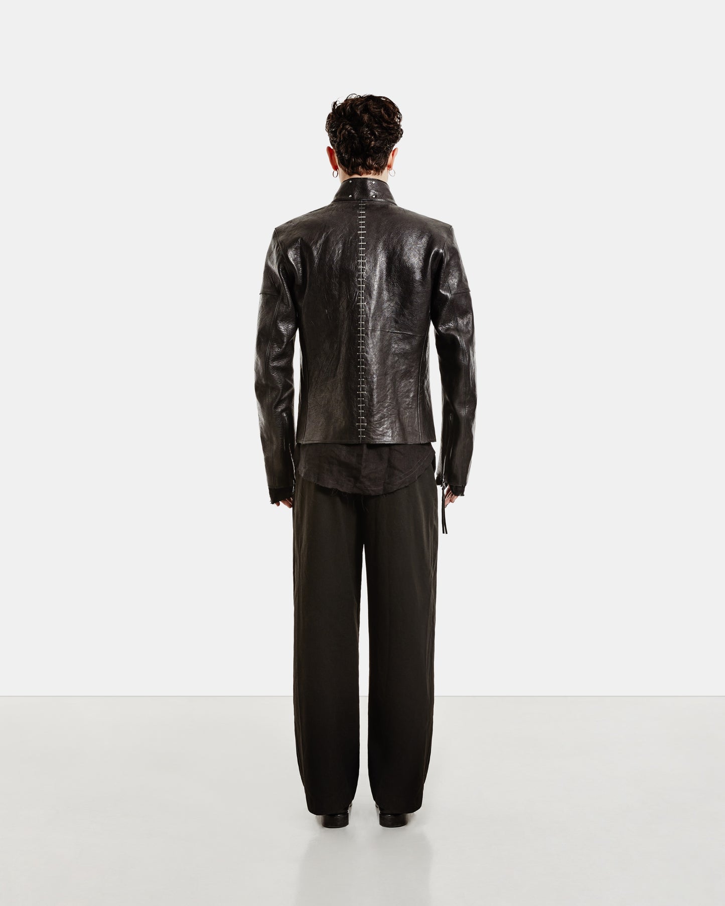 J03 Black Horse Shoulder Racer